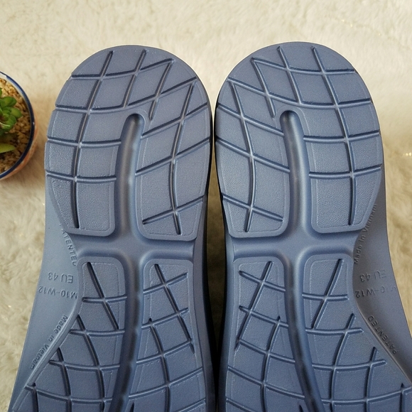 OOFOS Oocandoo Unisex Sandals in Water Drop